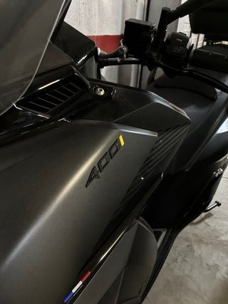 Peugeot Metropolis Negra