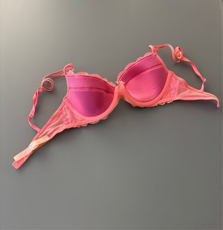 Sujetador de Pink (Victoria’s Secret). Talla 32 D
