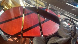 Mesa redonda de madera cerezo