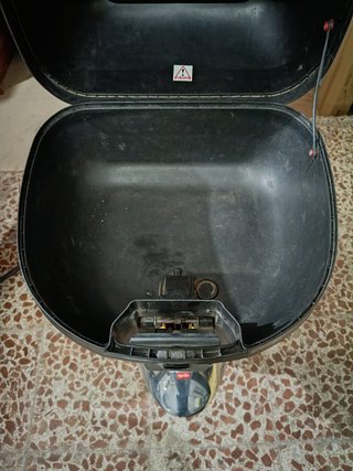 Baúl Givi Monolock con parrilla
