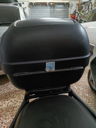 Baúl Givi Monolock con parrilla