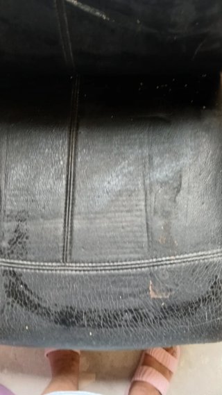 Silla de escritorio de piel sintética negra
