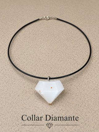 Collar con colgante de diamante