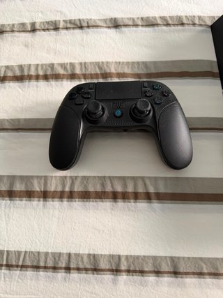 PS4 (PlayStation 4) Negra + Accesorios