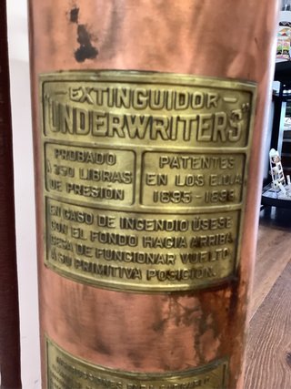 Antiguo extintor cobre siglo XIX