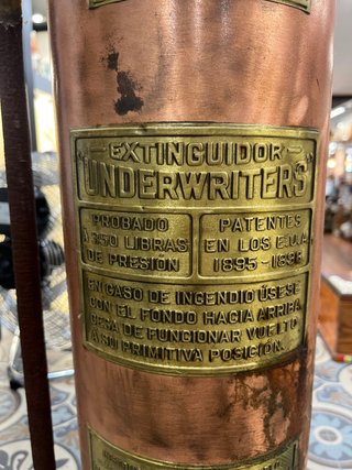 Antiguo extintor cobre siglo XIX