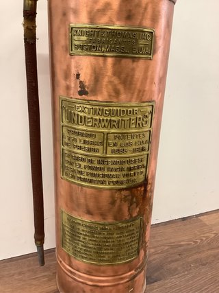 Antiguo extintor cobre siglo XIX