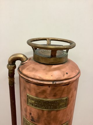 Antiguo extintor cobre siglo XIX
