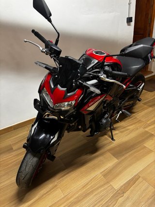 Kawasaki Z900 A2 2024 - 15.090km