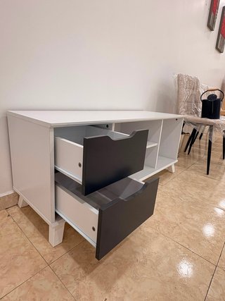 Mueble TV blanco y negro