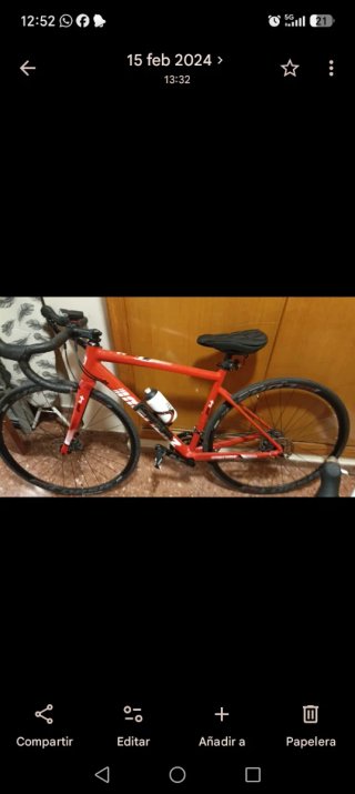 Bicicleta de carretera roja