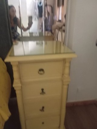 Mesita de noche madera maciza estilo antiguo