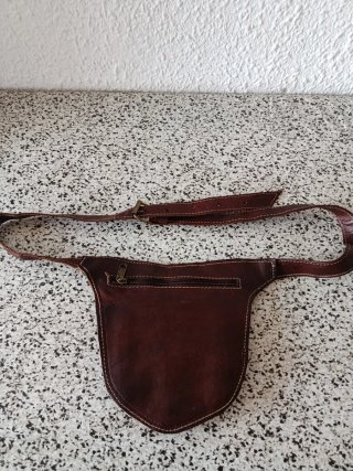 Riñonera de piel marrón nueva