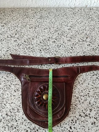 Riñonera de piel marrón nueva