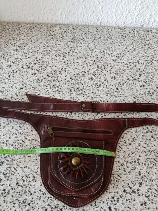 Riñonera de piel marrón nueva