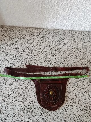 Riñonera de piel marrón nueva
