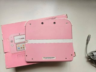 Nintendo 2DS Rosa con Caricatore e Scatola
