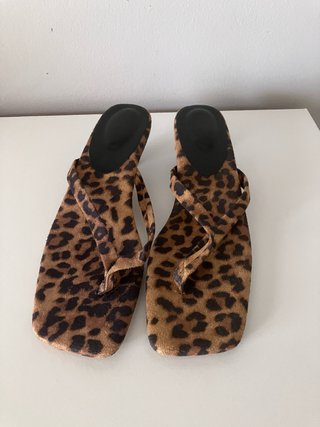 Sandalias leopardo tacón cuadrado