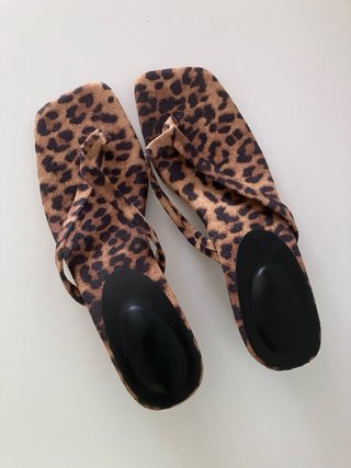 Sandalias leopardo tacón cuadrado