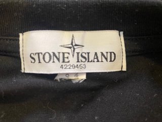 Camiseta Stone Island Negra con Parche