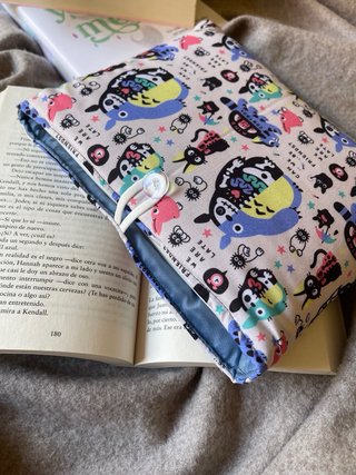 Funda literaria Totoro