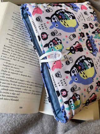 Funda literaria Totoro