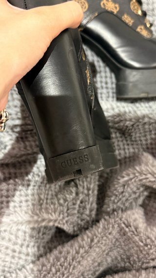 Botines Guess Negros y Marrones