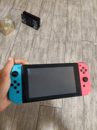 Nintendo Switch + Pokémon Scarlatto + Custodia