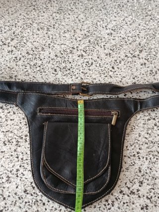 Riñonera de piel negra nueva