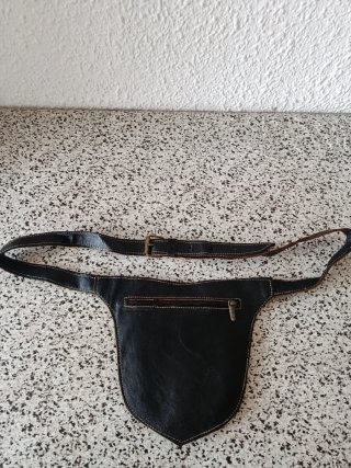 Riñonera de piel negra nueva