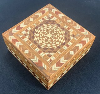 Scatola artigianale in legno per gioielli