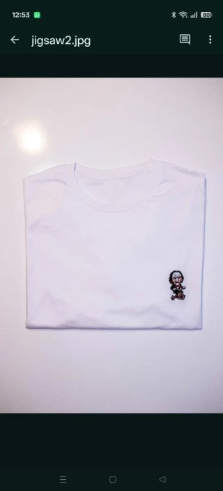 Camiseta negra con bordado