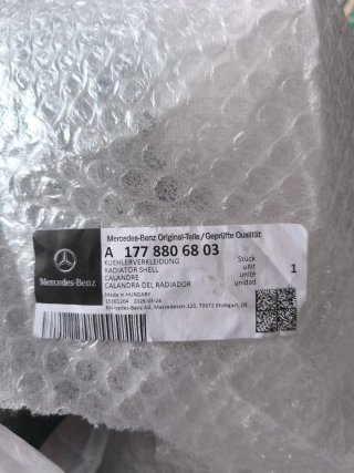 Parrilla Coche Negra y Cromada mercedes clase A