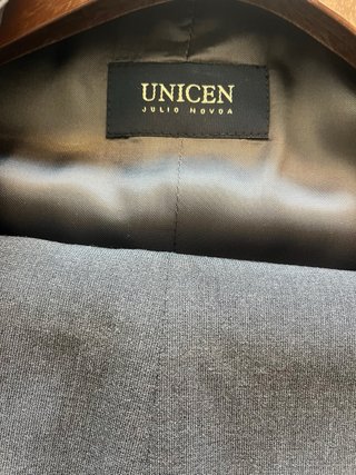 Traje UNICEN Gris Talla 52 (Americana, Chaleco, Pa