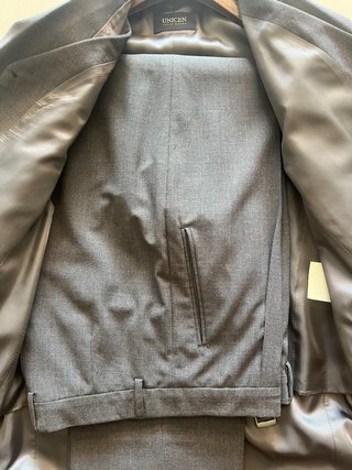 Traje UNICEN Gris Talla 52 (Americana, Chaleco, Pa