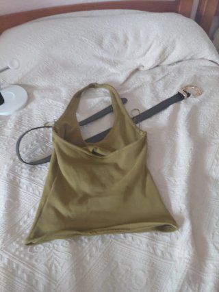 Top verde escotado halter