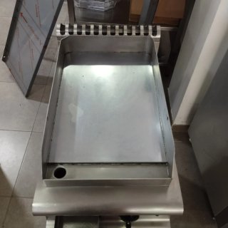 Plancha de cromo con mueble