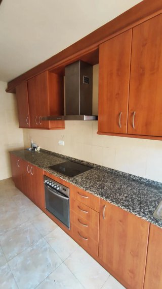 Mueble de cocina madera y piedra