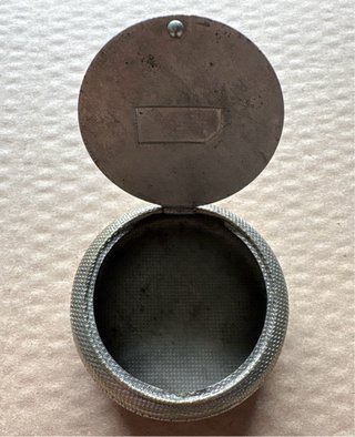 Antigua polvera modernista