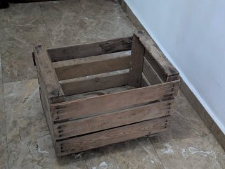 Caja de fruta de madera antigua