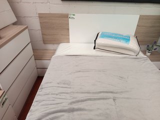 Dormitorio completo: Cabecero, mesita, armario