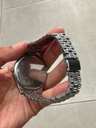 Reloj Plateado con Brillantes Azul