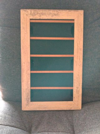 Expositor de pendientes de madera