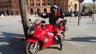 Moto Deportiva Roja con Maletas