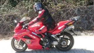 Moto Deportiva Roja con Maletas