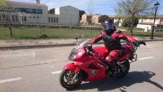 Moto Deportiva Roja con Maletas
