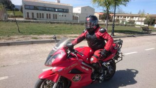 Moto Deportiva Roja con Maletas