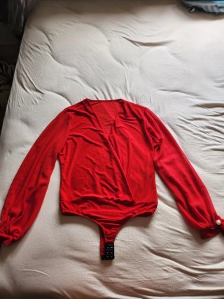 Bodi elegante rojo manga larga