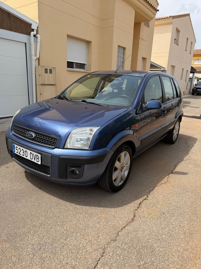 Ford Fusion 2005 - foto 1