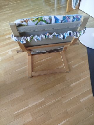 Silla infantil de madera y tela